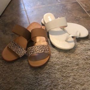 2 pair of flip flip style sandals
